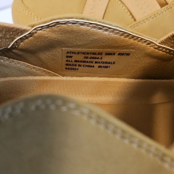 🌹New without box Tan Slipon sz 9wide - Picture 7 of 7